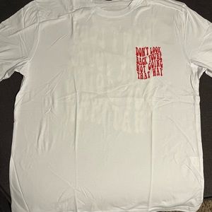 “Don’t Look Back You’re Not Goin That Way” Graphic Tee in Mens Medium